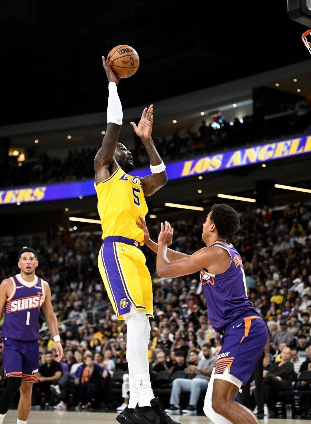 湖人B队鏖战美国男篮，布克绝境逆转的简单介绍