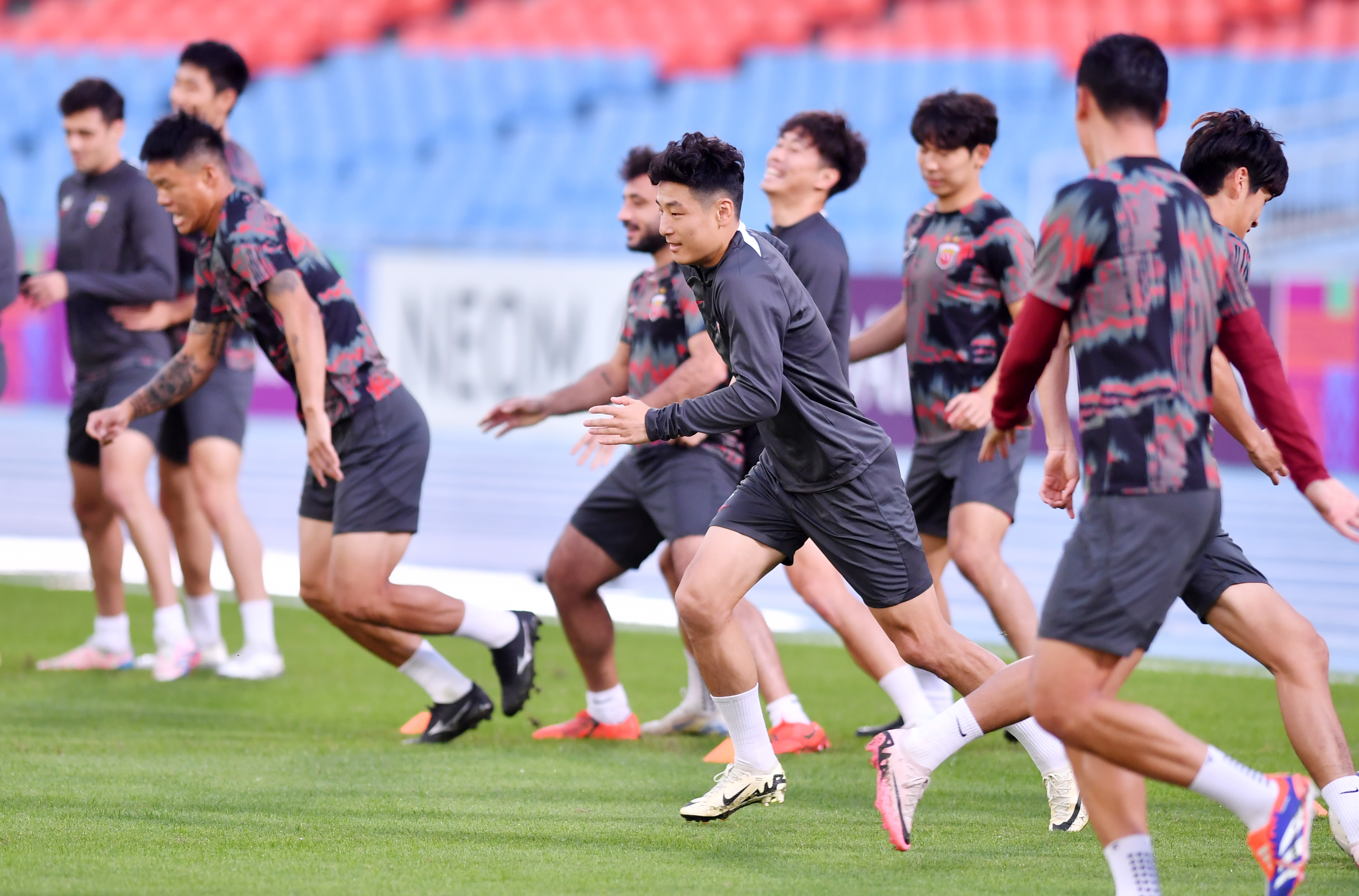 国际舞台，球队教练全力备战