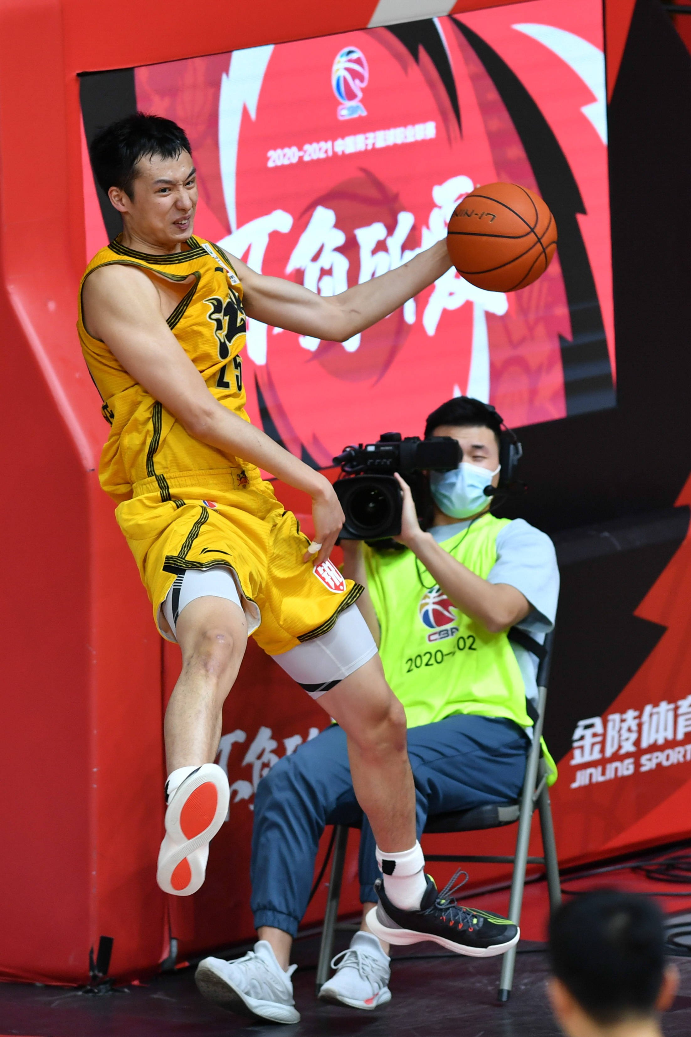 云南男篮球员展现实力，取得完胜