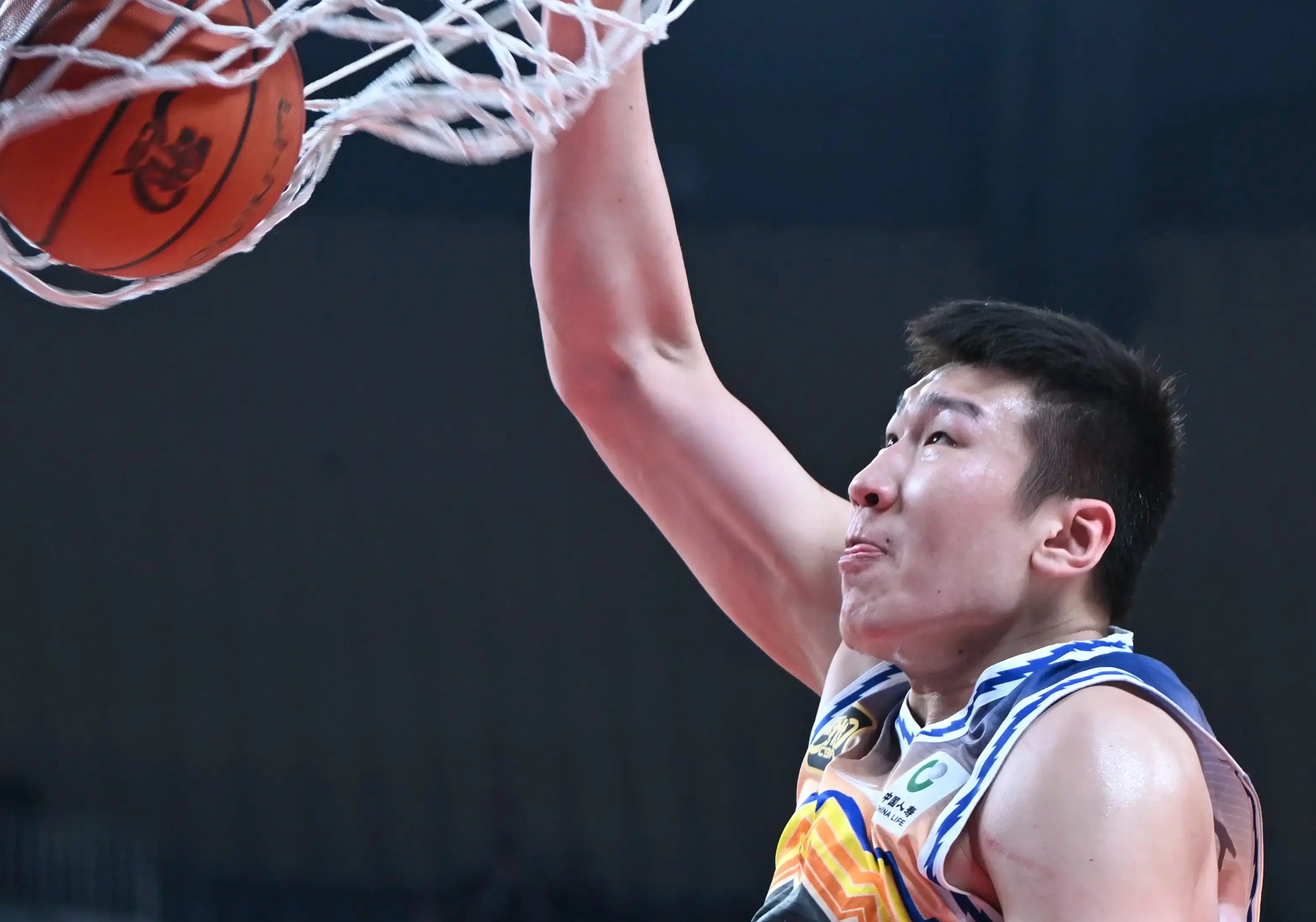 云南男篮球员展现实力，取得完胜