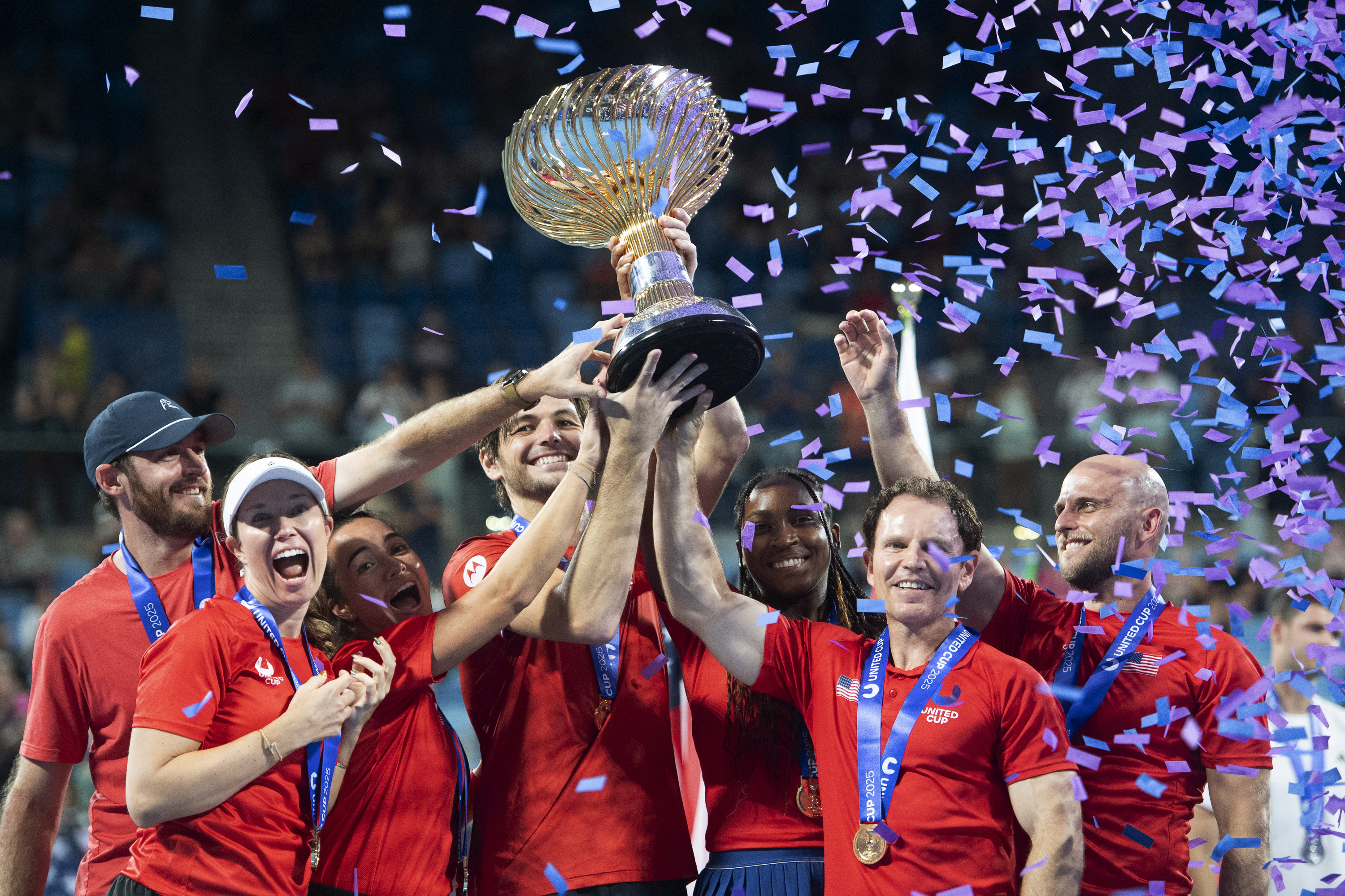 美国网球队完胜德国网球队，费德勒三分雨点燃全场的简单介绍