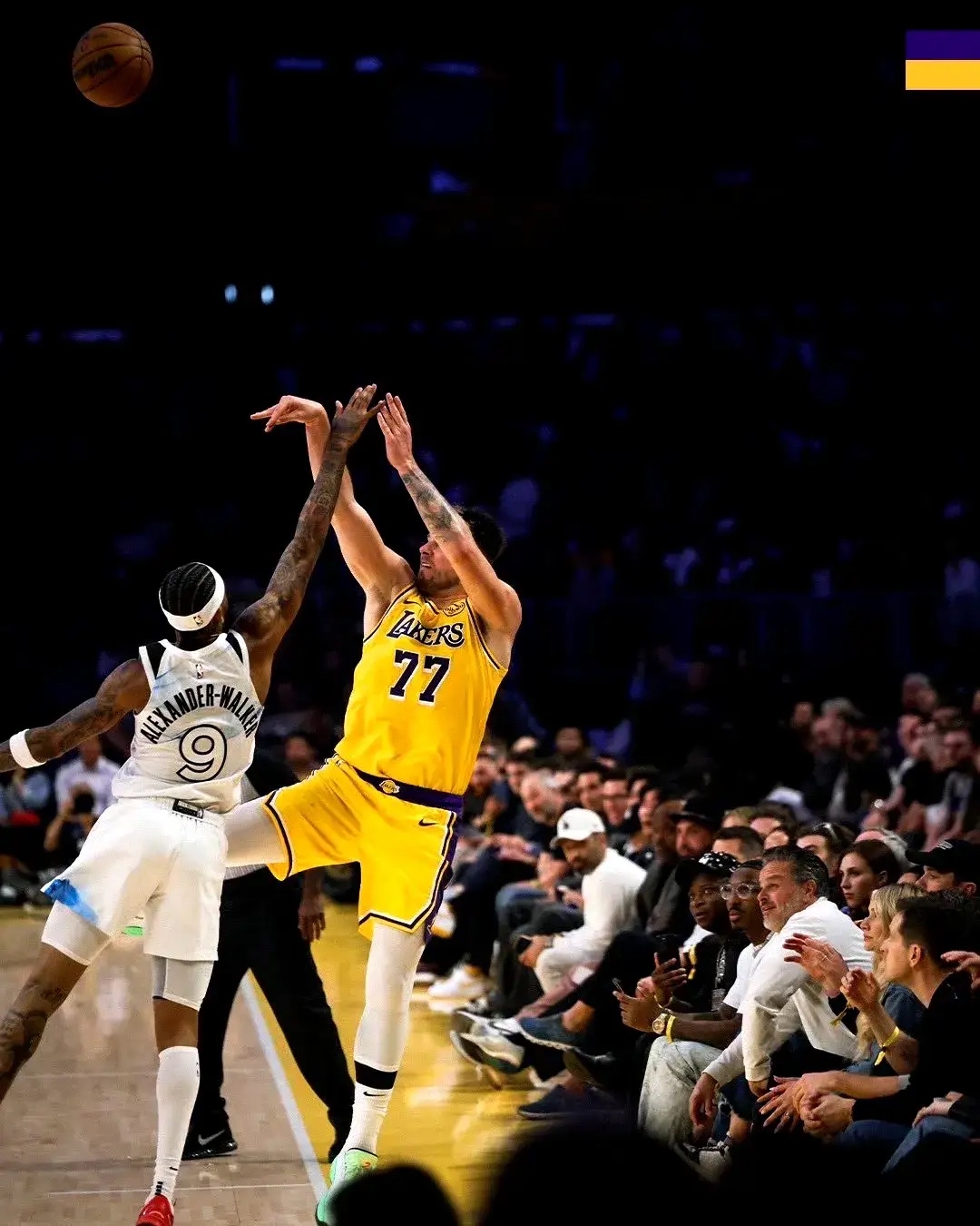 湖人胜过魔术，全队表现稳健有力！