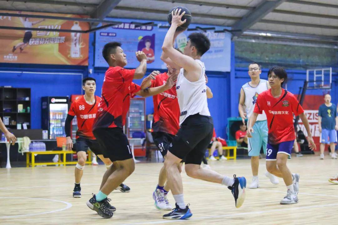 关于惊心动魄的篮球竞技，球场上火花不断的信息