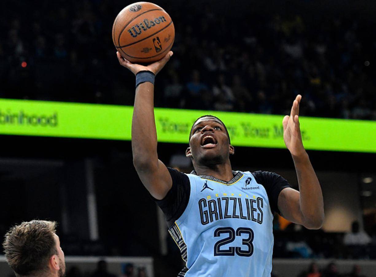 黄蜂惊险逆转开拓者，灰熊遭遇主场失利的简单介绍