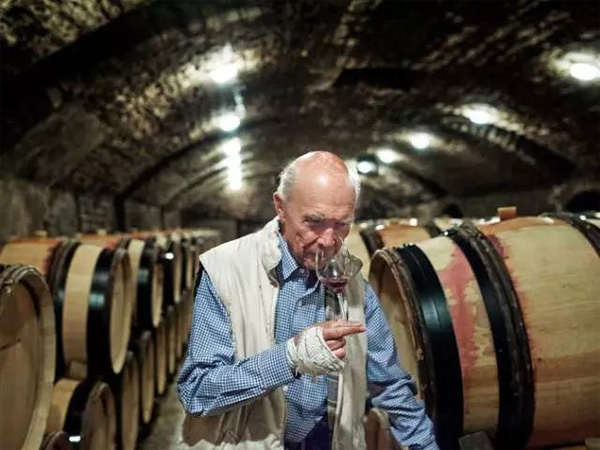 葡萄酒队惊险获胜，战胜富翁杯对手的简单介绍