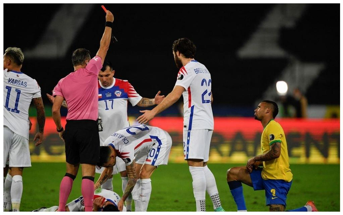 比赛中风云突变，球队成功逃过一劫