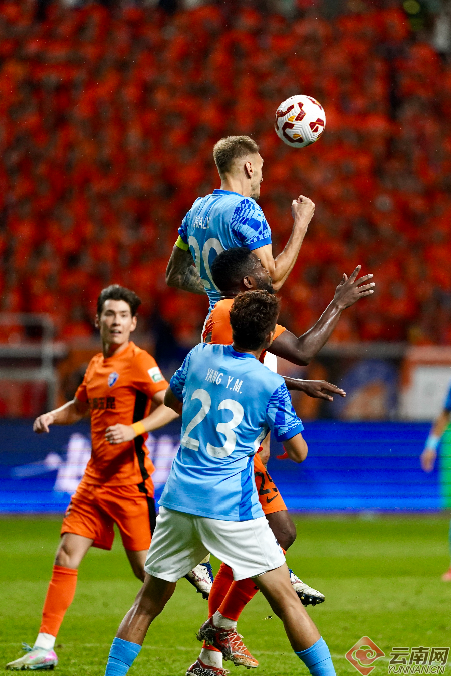 比赛中风云突变，球队成功逃过一劫