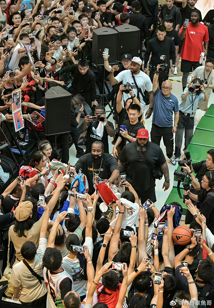 欧洲篮球盛典人气高涨，球迷热情庆祝节日的简单介绍