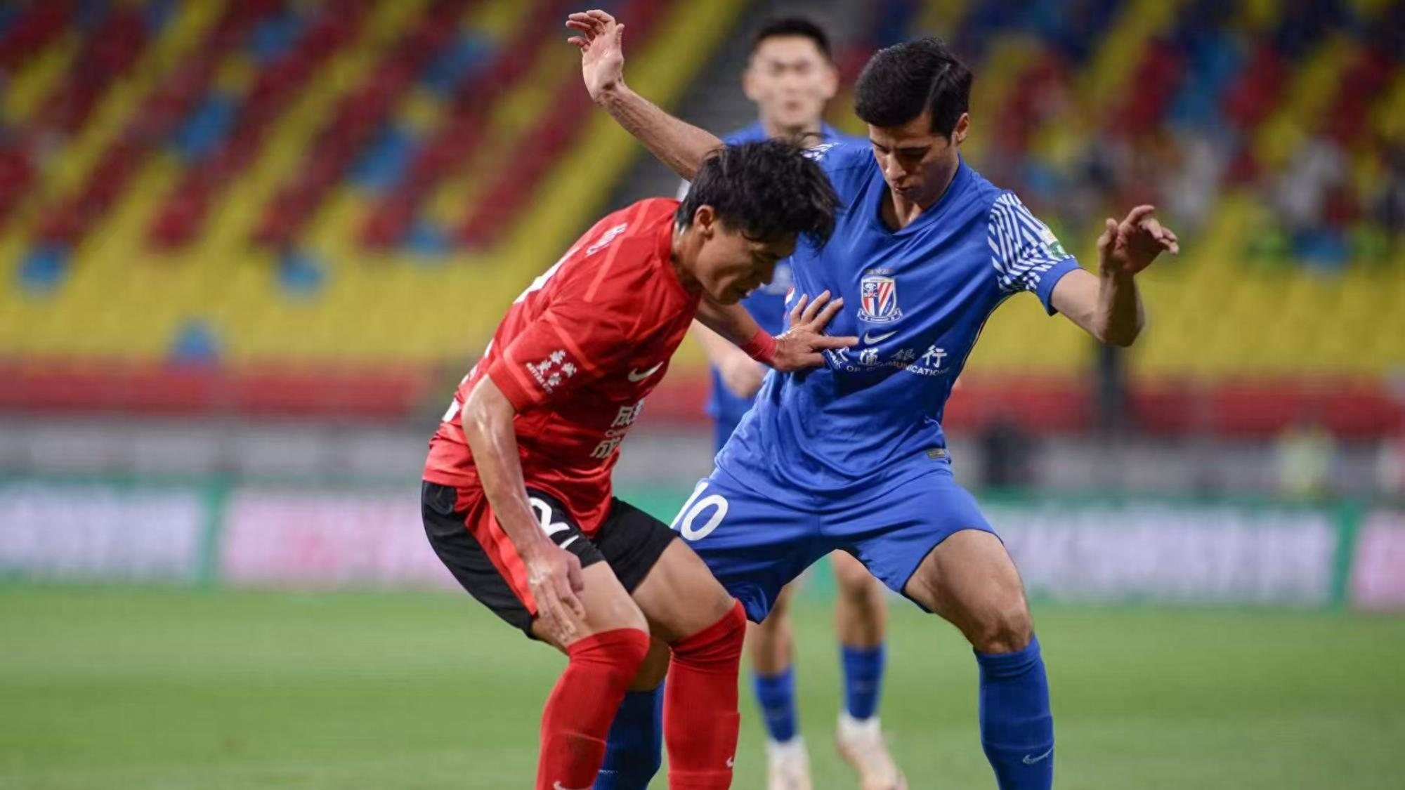 顶级球队大战，胜负未定引人期待