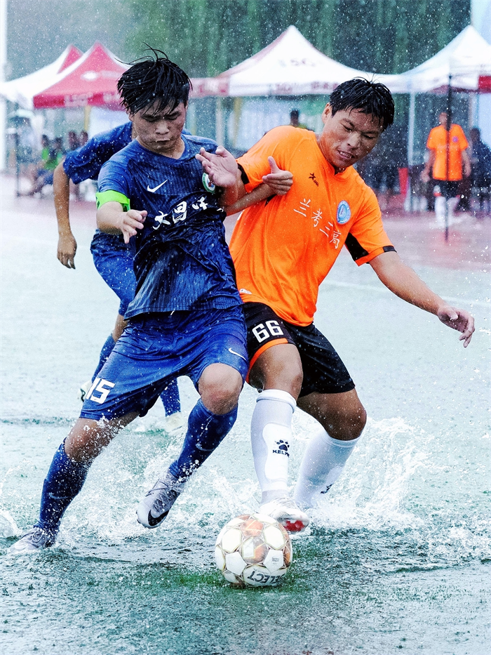 中国足球联赛壮观场景令人瞠目