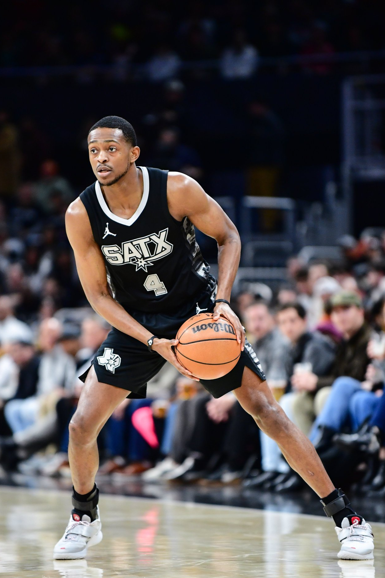 包含太阳主场发威,击败马刺取得胜利的词条 包含太阳主场发威,击败马刺取得胜利的词条