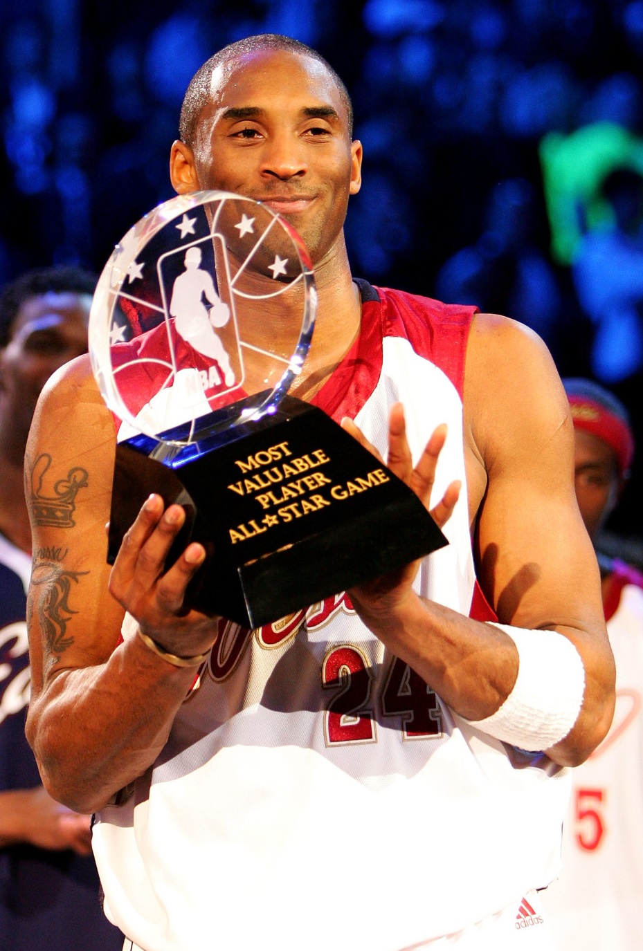 篮球赛场上的明星球员受到瞩目 篮球赛场上的明星球员受到瞩目