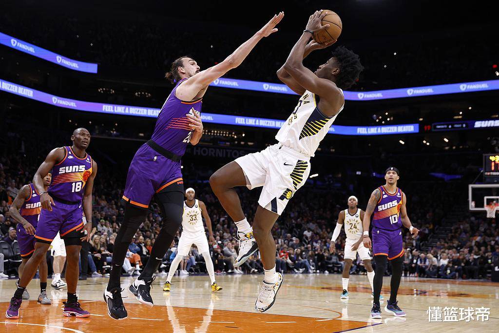 关于太阳大胜森林狼，布克独砍分创纪录的信息