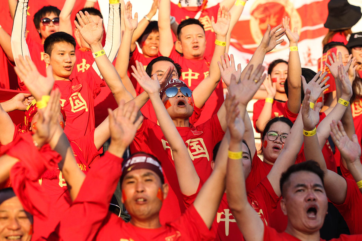 比赛中中国队表现出色,夺冠成功 比赛中中国队表现出色,夺冠成功