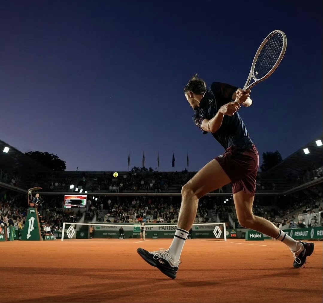 法网绝杀拉沃尔杯，梅德韦杰夫点燃赛场的简单介绍