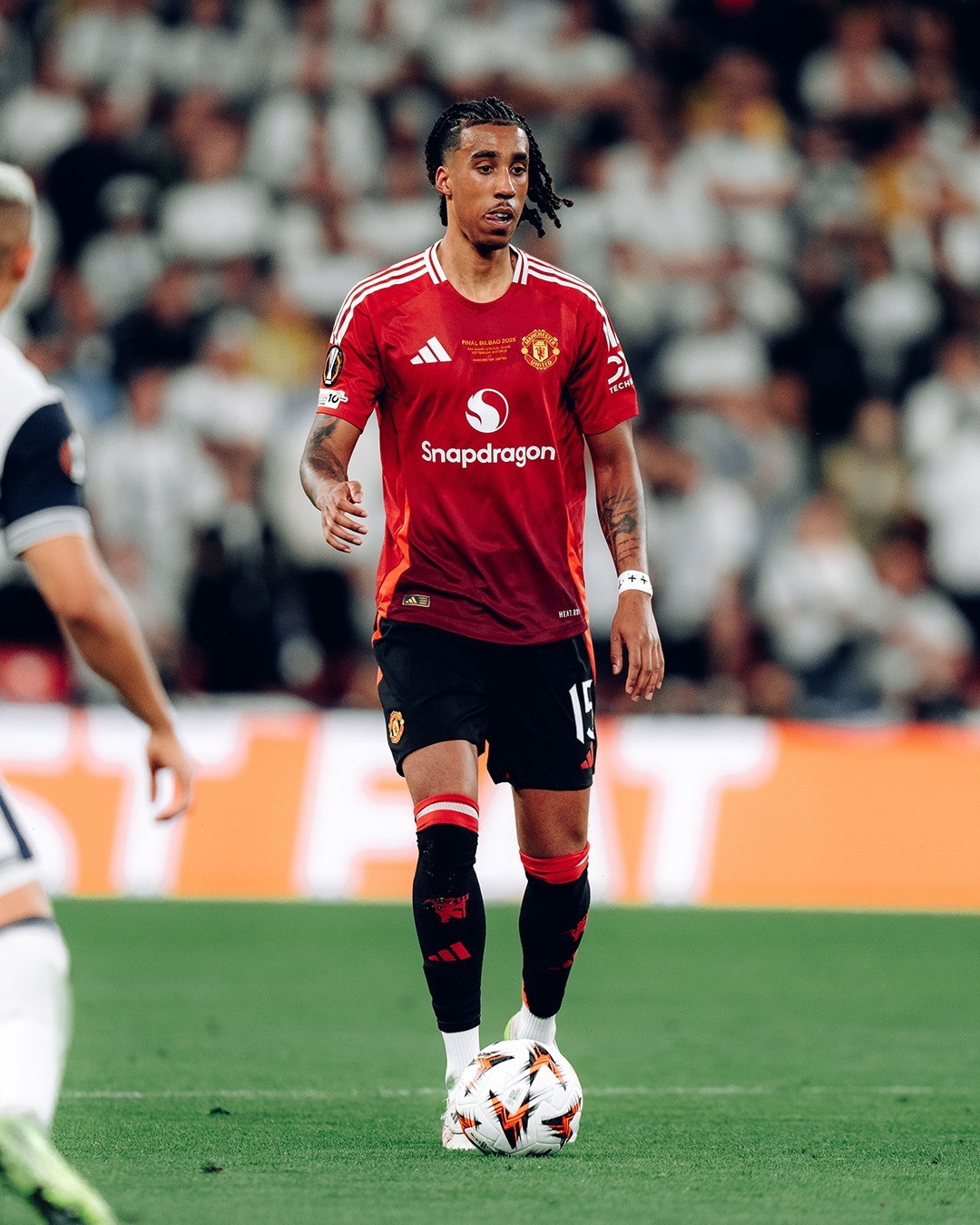 曼联客场惊险获胜,坚韧不拔 曼联客场惊险获胜,坚韧不拔