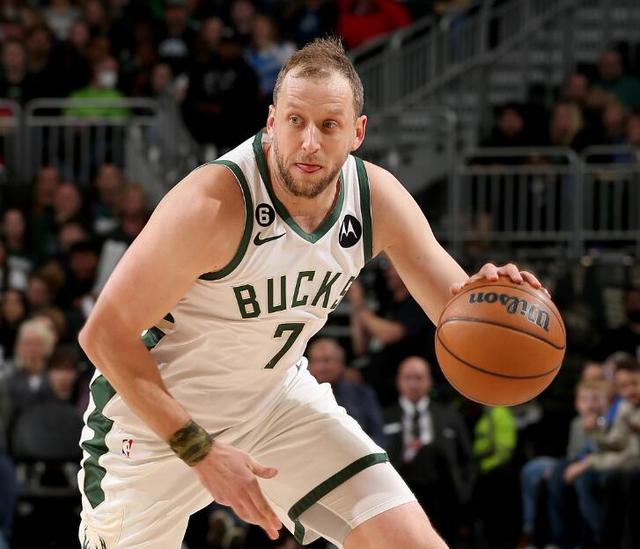 包含希腊男篮轻取雄鹿B队,乔治·希尔高光表现的词条 包含希腊男篮轻取雄鹿B队,乔治·希尔高光表现的词条