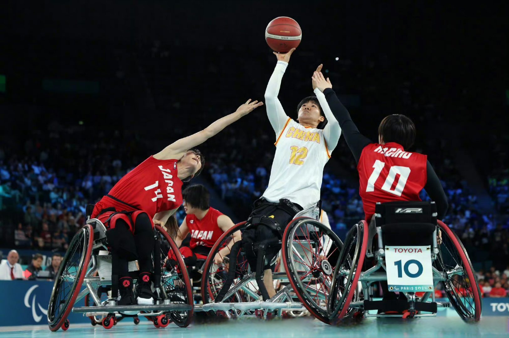 加拿大代表团队员大有作为，斩获金牌成绩