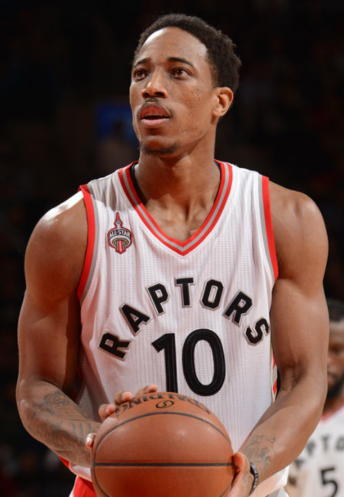 包含篮网绝杀新疆队，德罗赞刷新纪录的词条