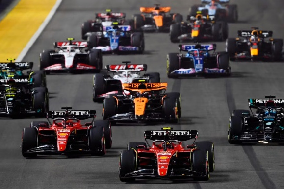 索伯车队横扫迈凯伦，塞恩斯带队取胜