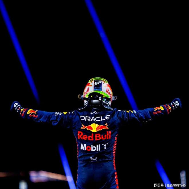 包含阿斯顿马丁逆转红牛二队，佩雷兹惊艳四座的词条