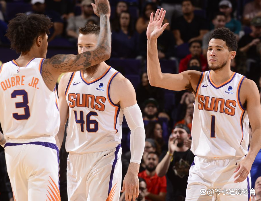 青岛队险胜快船,布克状态火热 青岛队险胜快船,布克状态火热