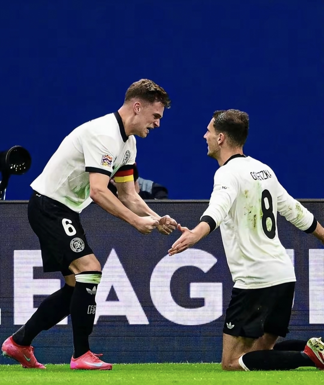 包含国际米兰力克巴萨，基米希惊艳四座的词条