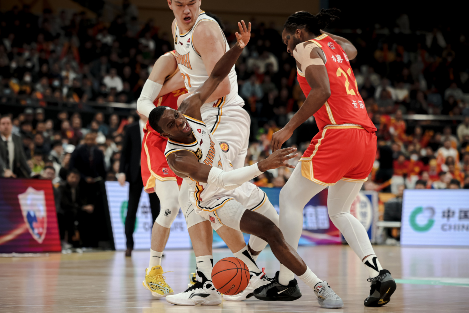 波兰男篮碾压篮网B队，字母哥统治全场的简单介绍