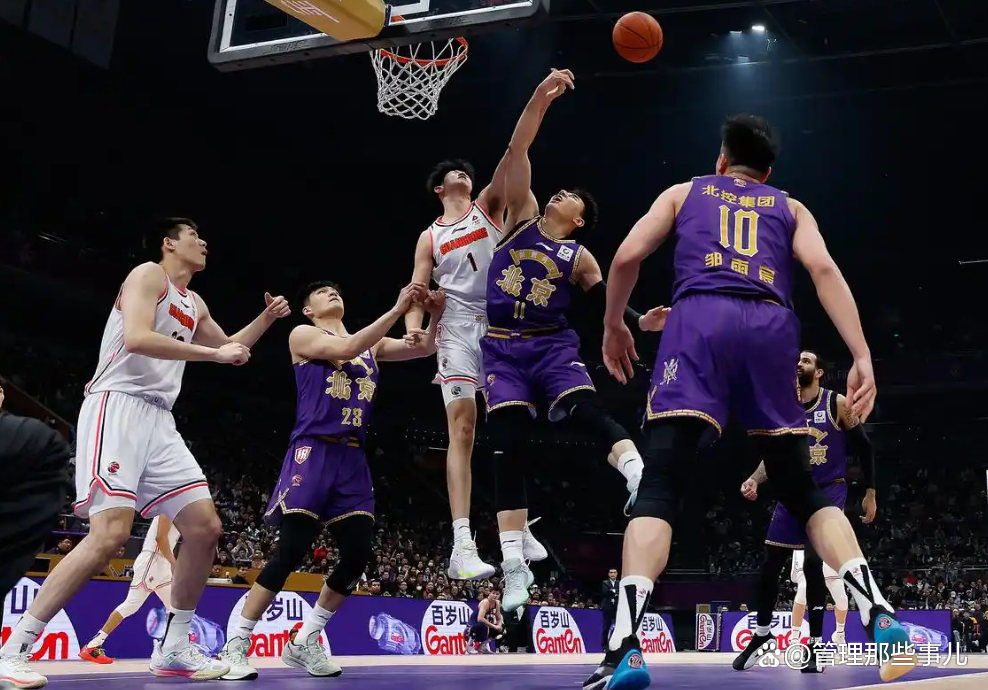 火爆赛场，CBA联赛场面热血飙升
