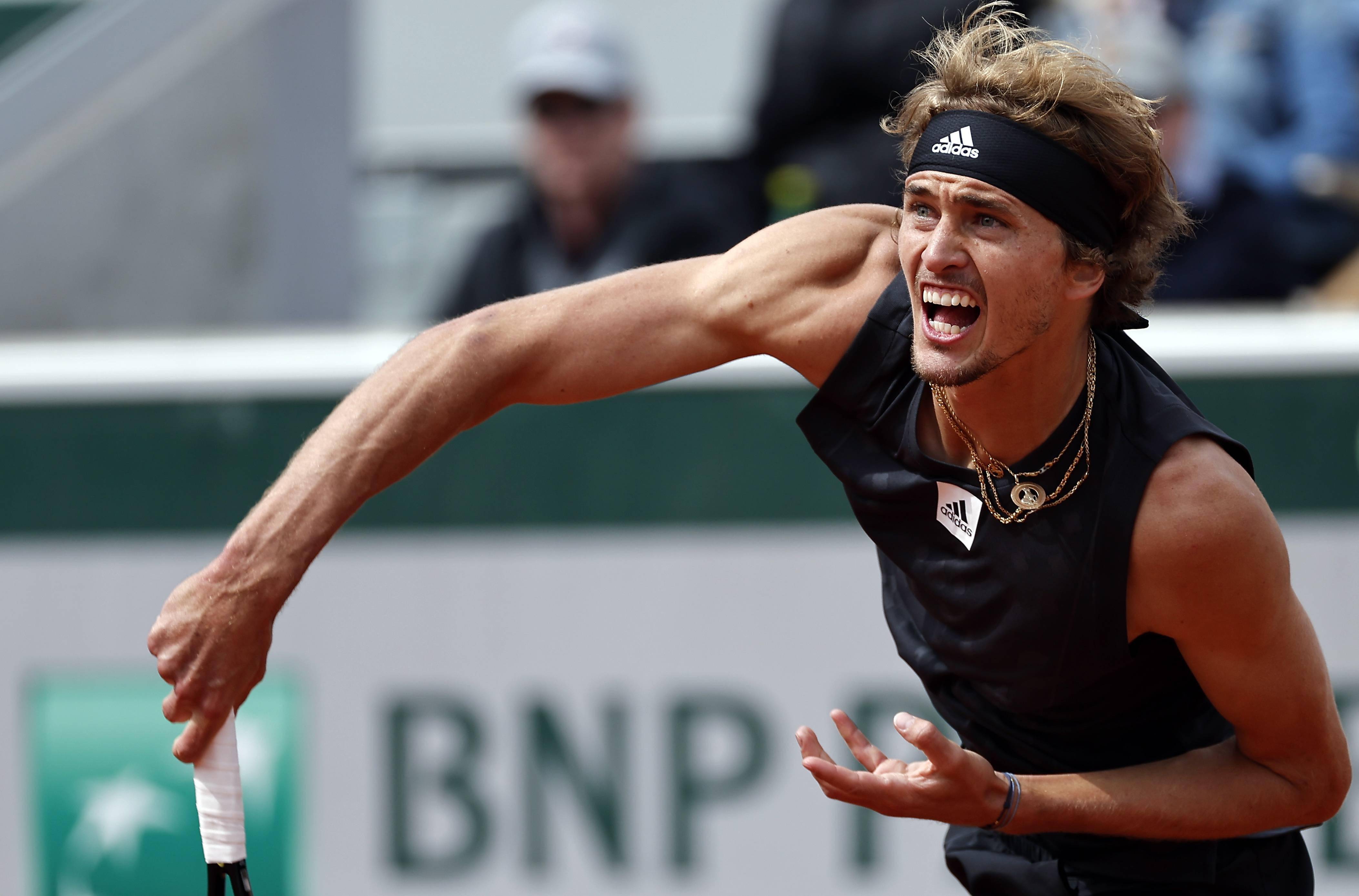 包含西班牙网球队险胜法国网球队，兹维列夫绝境逆转的词条