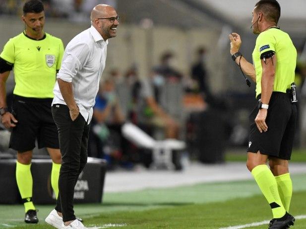 包含勒沃库森爆冷曼联，孔蒂送出助攻的词条