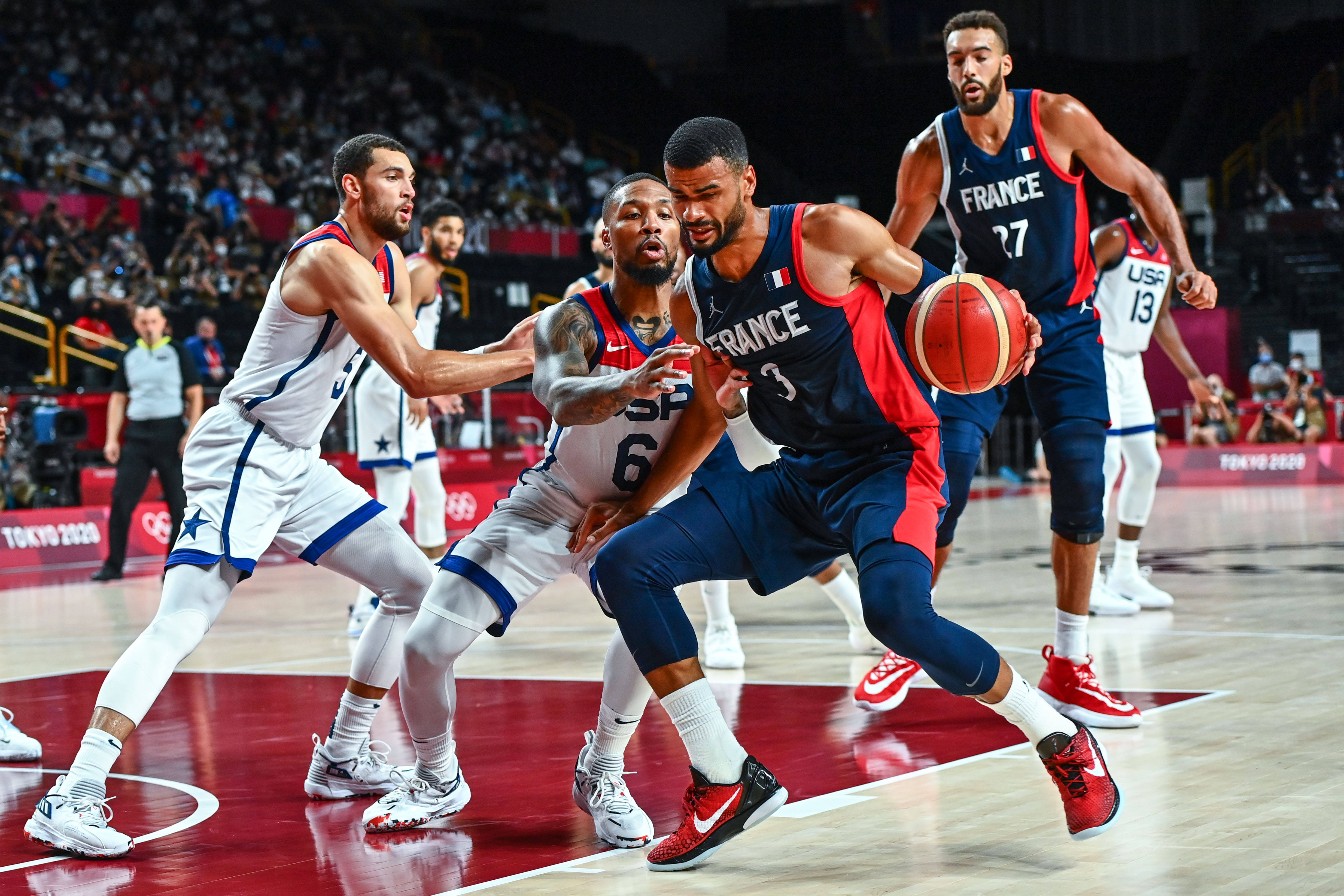 西班牙男篮鏖战希腊男篮,拉文一己之力扛起全队的简单介绍 西班牙男篮鏖战希腊男篮,拉文一己之力扛起全队的简单介绍