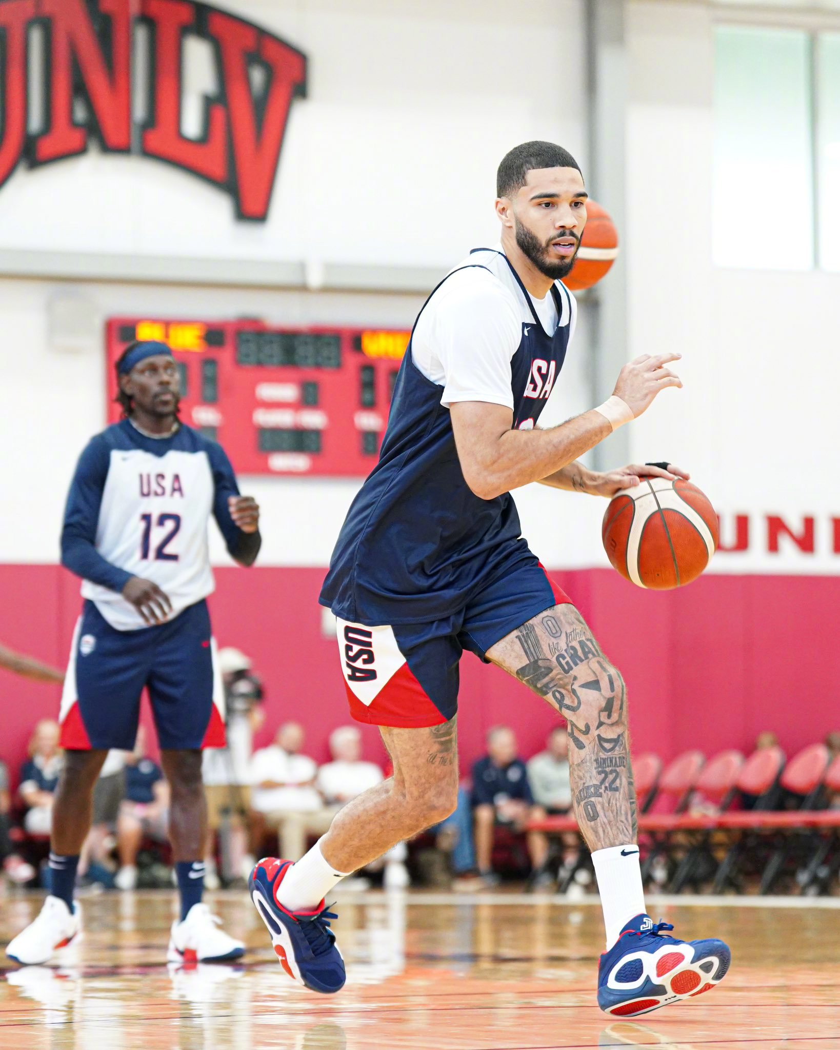 包含美国男篮血洗巴西男篮，塔图姆送出助攻的词条