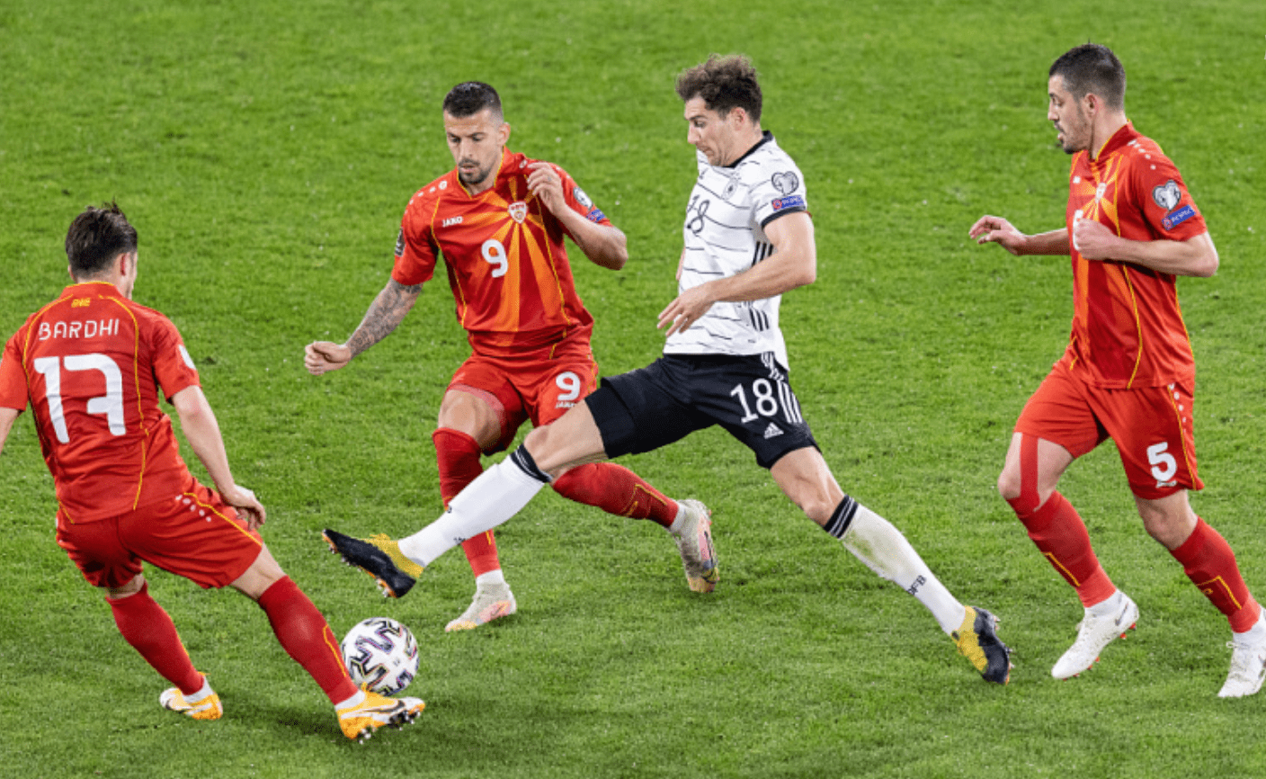 包含德国主场战胜以色列，积分榜领先小组的词条