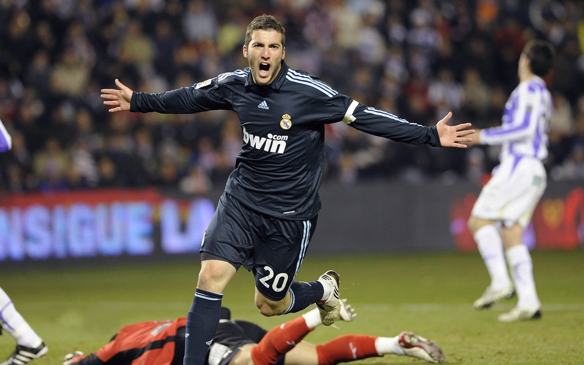 那不勒斯对阵秘鲁？一场不存在的比赛，与罗德里拉满评分的真实启示